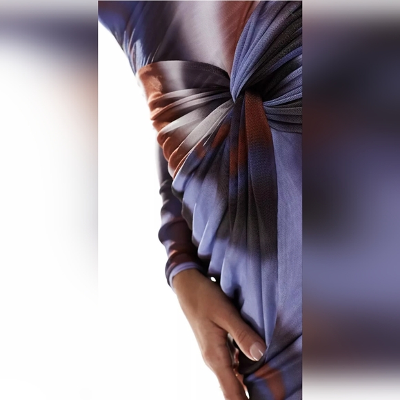 Dress - Picture 4 of 4